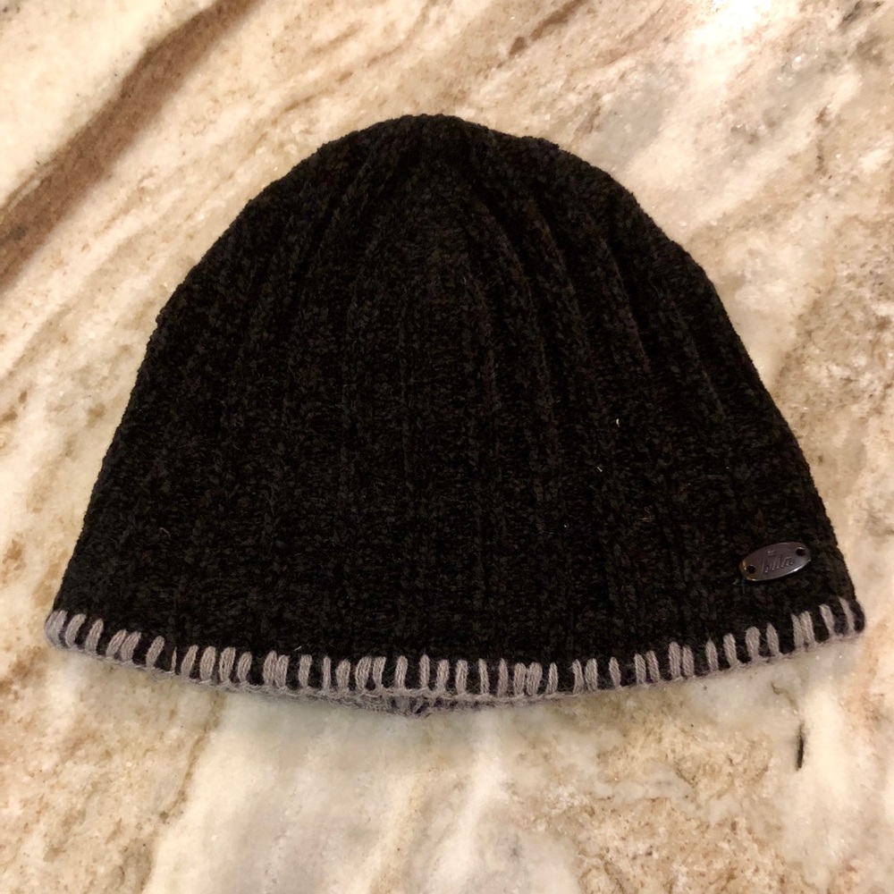 BNWOT Bula Black fleece lined hat